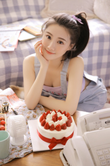 美女100%露全身